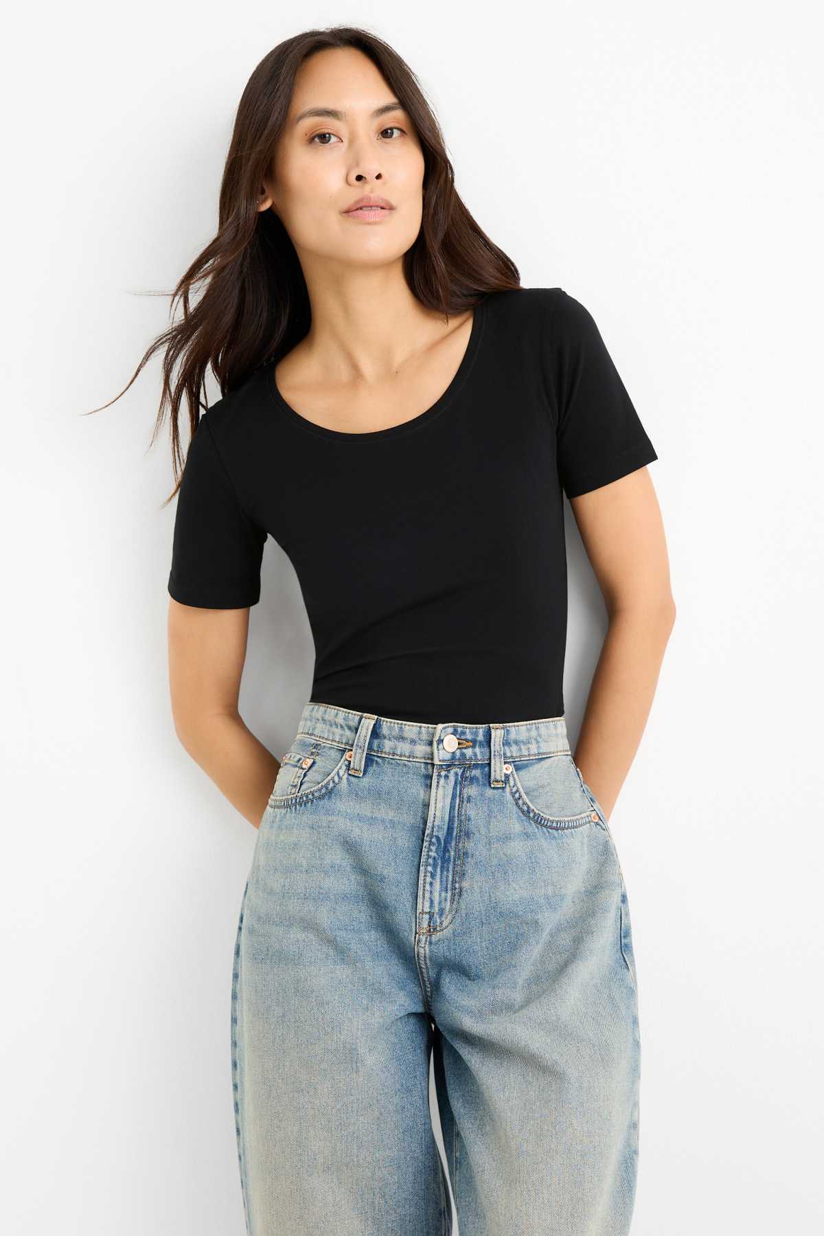 Vul je garderobe aan met betaalbare kleding uit de sale