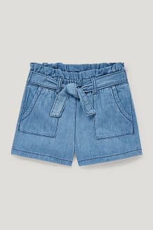 dark denim shorts outfit