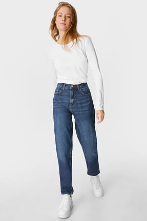 Find your perfect Girlfriend jeans here | C\u0026A online shop