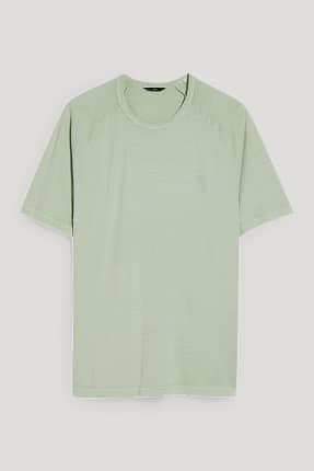 Tricou