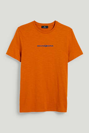 Tricou
