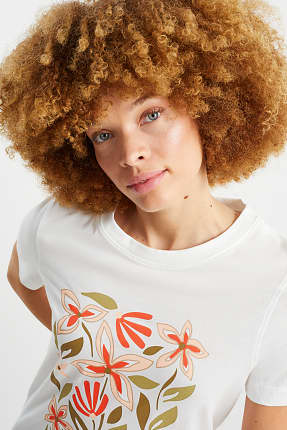 Camisetas mujer shop c&a 2020