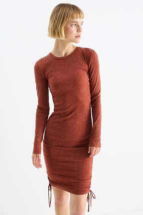Promos robes et combinaisons a petit prix C A
