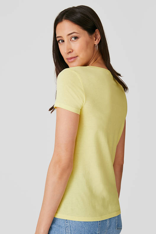 basic t shirt c a