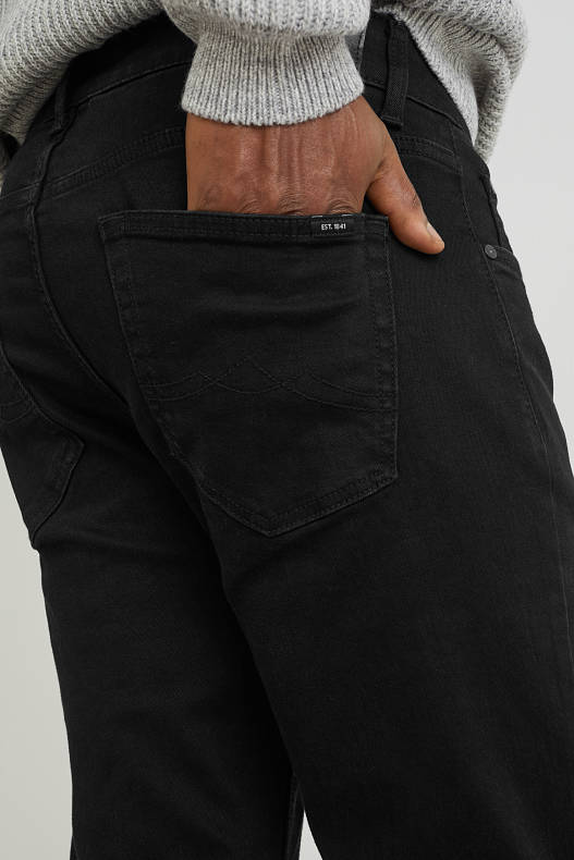 Trendové kategorie - Straight jeans - černá