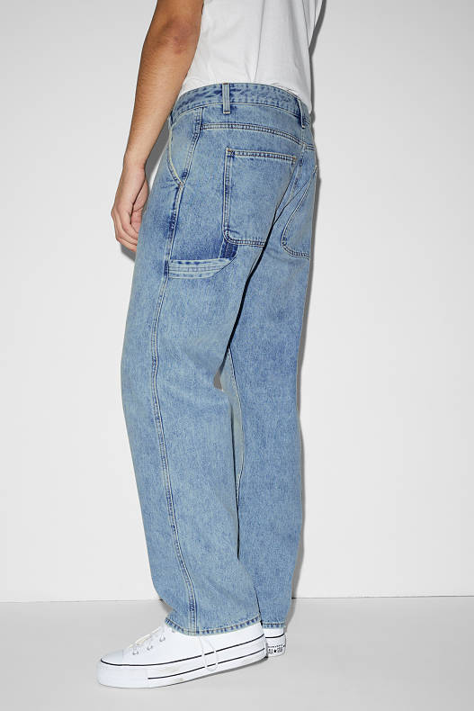 Trendové kategorie - Relaxed jeans - džíny - světle modré