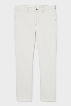 Verkoeling nodig? Zo draag je de witte broek | Only for Men Blog