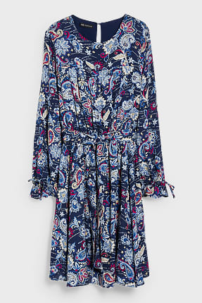 robe casual definition