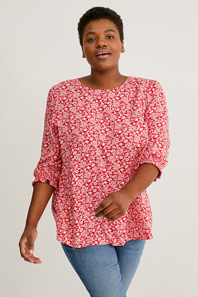 Grandes tailles: Toujours rayonnante avec un chemisier de C\u0026A