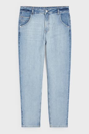 mom jeans and jumper