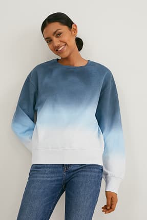 white long sweatshirt