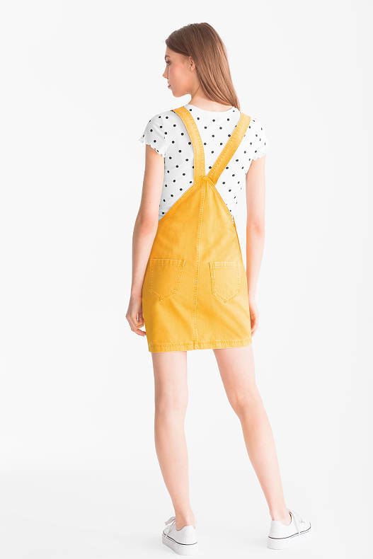 yellow pinafore