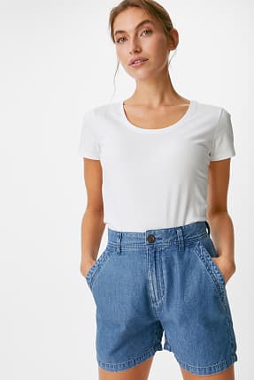 denim shorts drawing