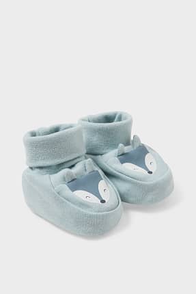 Les Chaussures Pour Bebe Ouvrent La Marche Chez C A