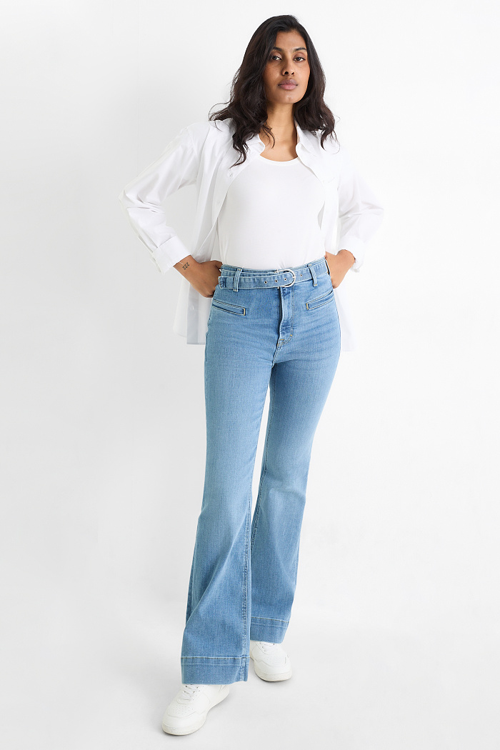 C&A Flared Jeans mit Gürtel-High Waist-LYCRA , Blau, Größe: 42