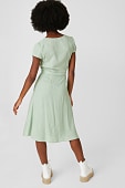 Kleid in grün / cremeweiß