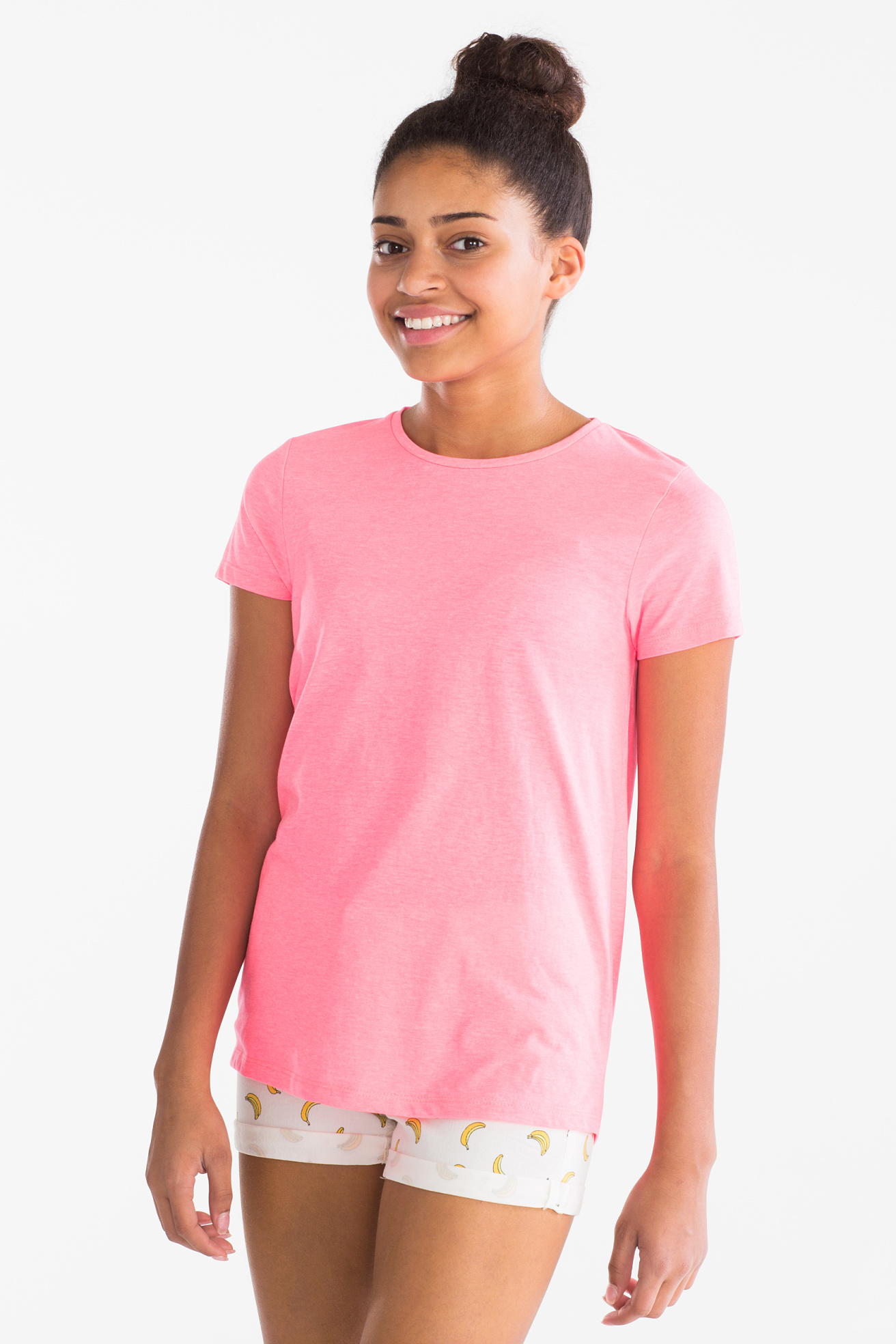 camiseta rosa fosforito