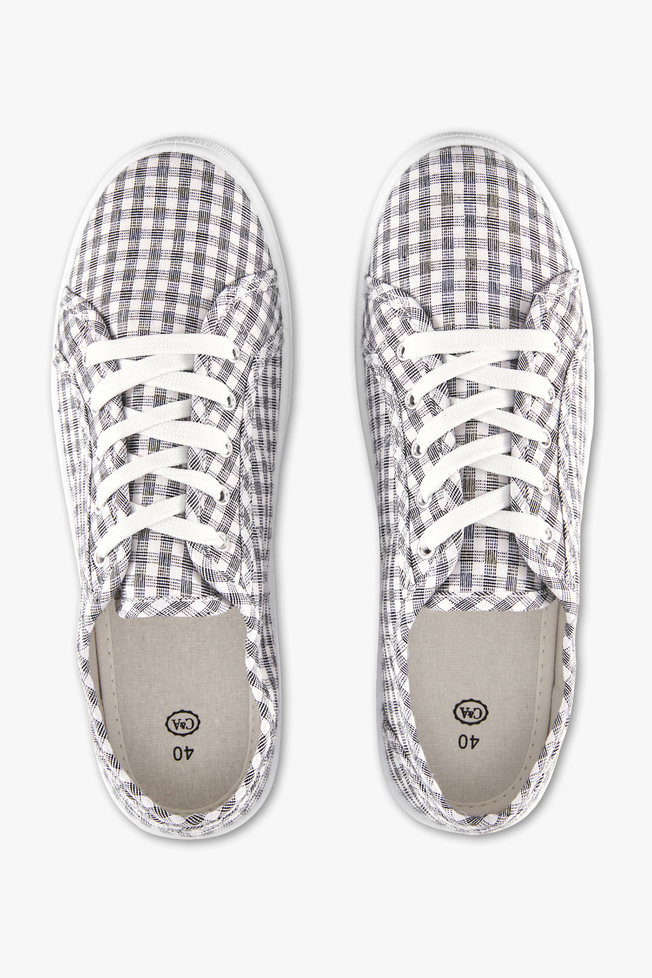 zapatillas cuadros blanco y negro