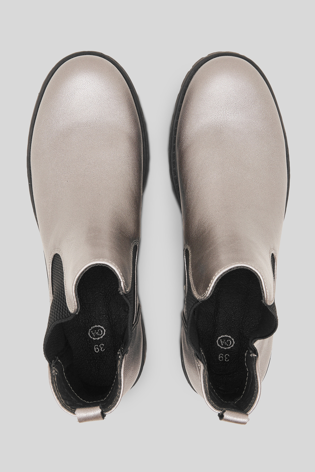 chelsea boots shiny
