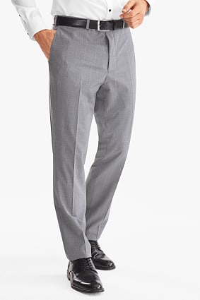 élégance Citadine Assurée En Costume Pour Homme De Ca