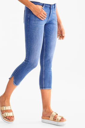 THE CROP JEANS