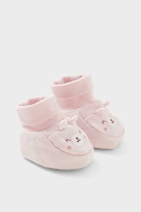 Les Chaussures Pour Bebe Ouvrent La Marche Chez C A
