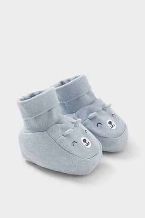 Les Chaussures Pour Bebe Ouvrent La Marche Chez C A