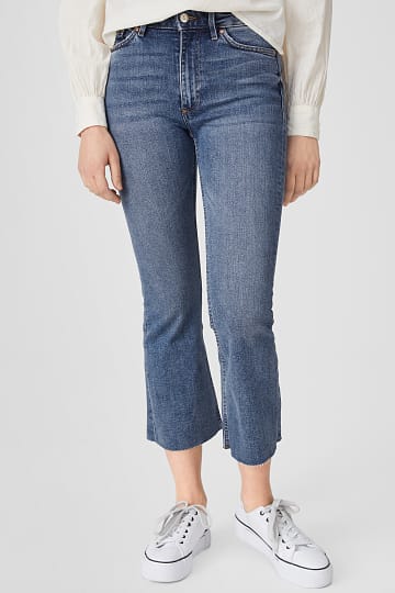 THE KICK FLARE JEANS