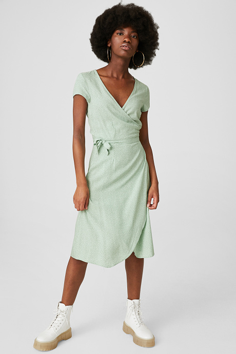 Kleid in grün / cremeweiß