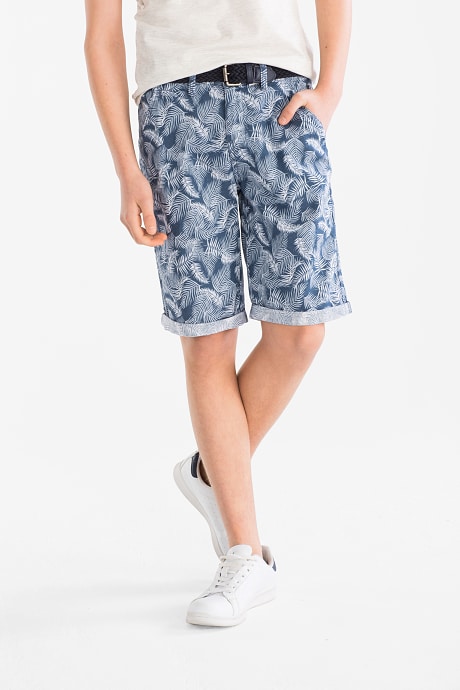 Bermudas mit Gürtel