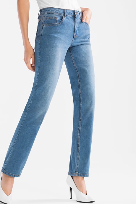 THE STRAIGHT JEANS