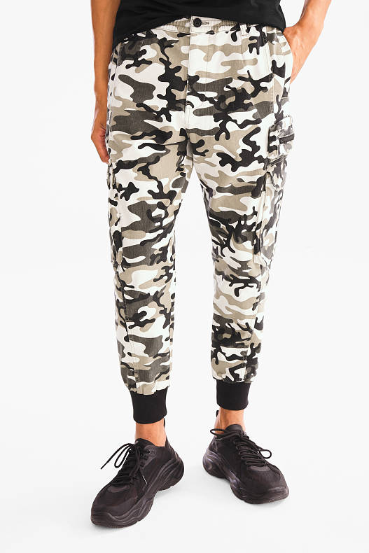 tapered fit cargo trouser
