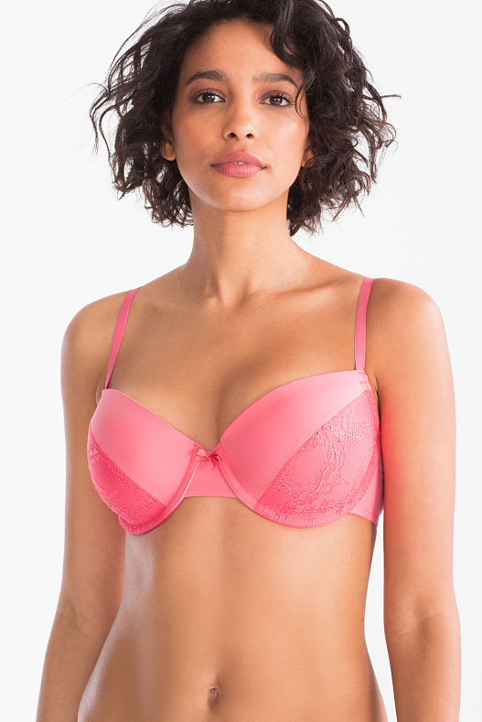 what is the sports bra footballers wear