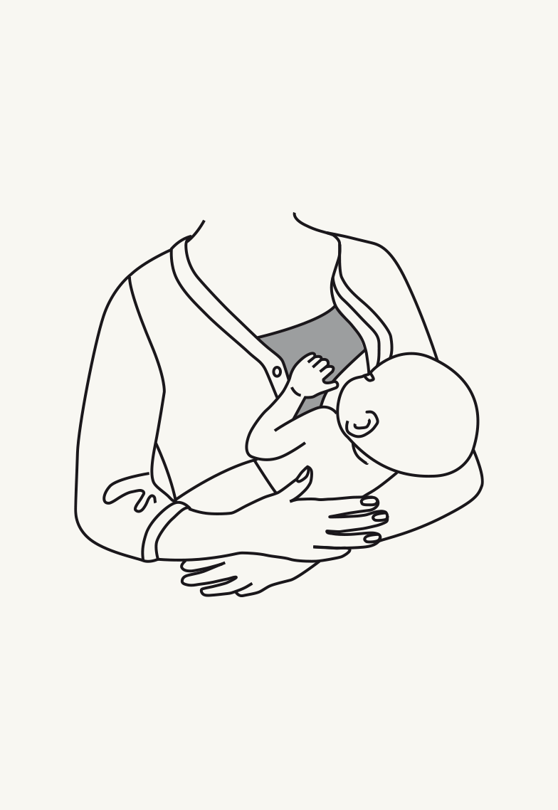 Het praktische voedingsshirt kan van boven open en dicht, om de baby eenvoudig aan de borst te kunnen leggen.