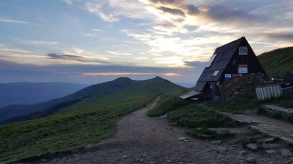 Chatka Puchatka o zachodzie słońca © Patrycja Lewków Chatka Puchatka o zachodzie słońca
