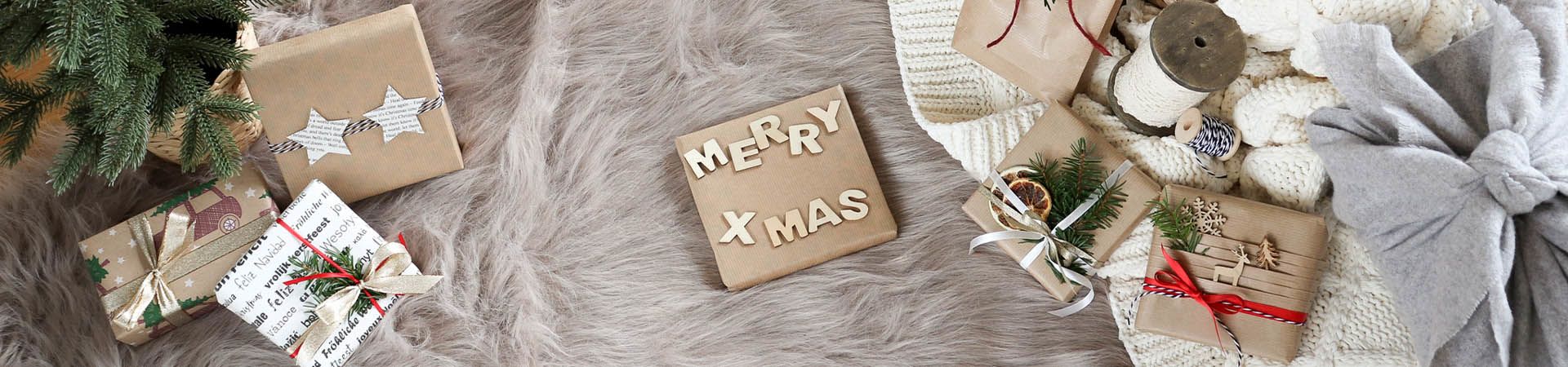 Wrapping gifts in a variety of ways - creatively and sustainably.