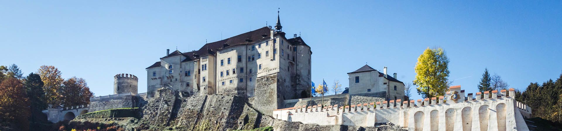 Kam na výlet po Středočském kraji – Posázaví u hradu Český Šternberk.