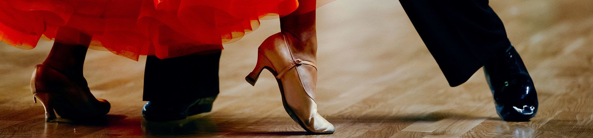 Koppeldans: paar danst een Latijns-Amerikaanse dans.