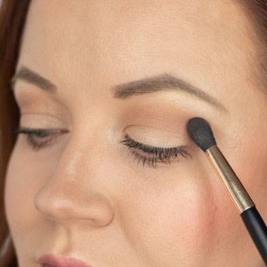 Make-up tips for round faces 