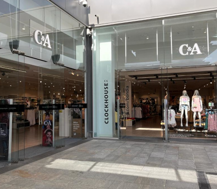 C&A Store Cornella S Plau