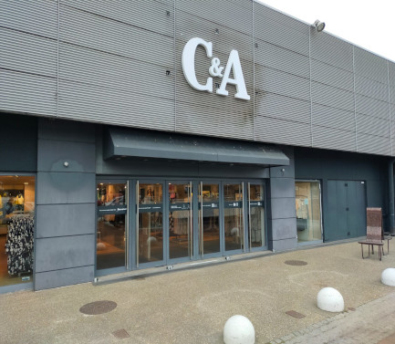 C&A Store Velizy Centre commercial