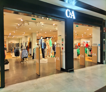 C&A Store Aveiro Glicinias