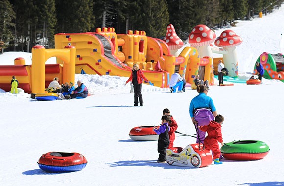 Vacanze sulla neve con i bambini - Località sciistica Andalo. Vacanze sulla neve con i bambini - Località sciistica Andalo.