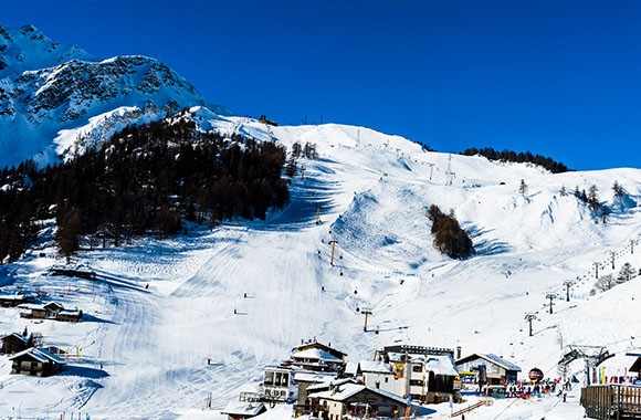 Località sciistiche italiane: Courmayeur Mont Blanc. Località sciistiche italiane: Courmayeur Mont Blanc.