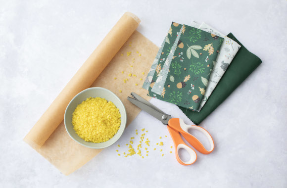 Make your own wax wraps: material needed to make beeswax wraps.