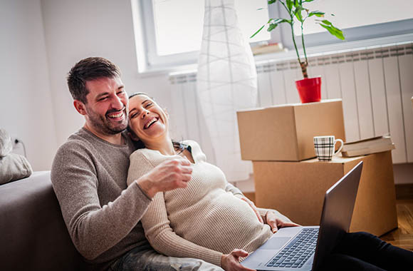 Werdende Eltern nutzen das Internet zur Namenssuche für ihr Baby. Werdende Eltern nutzen das Internet zur Namenssuche für ihr Baby.