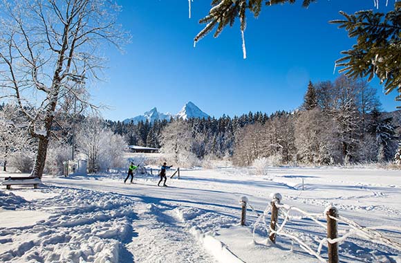 Langlaufzentrum Aschauerweiher: Langlaufen mit Watzmannblick. Langlaufzentrum Aschauerweiher: Langlaufen mit Watzmannblick.