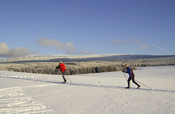 Langläufer im Schnee. Langläufer im Schnee.