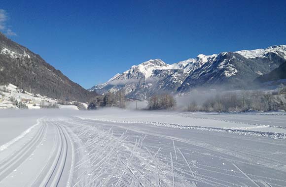 Präparierte Loipe mit Bergpanorama. Präparierte Loipe mit Bergpanorama.