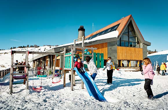 Parque infantil en el centro de esquí nórdico Larra-Belagua. Parque infantil en el centro de esquí nórdico Larra-Belagua.